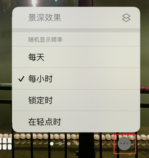 西城苹果手机维修分享iOS 16 小技巧：锁定屏幕支持随机切换指定照片 